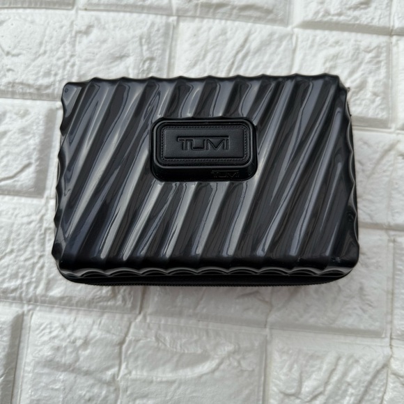 TUMI for DELTA Amenity Travel Kit Hard Case Dark Gray  (Empty) - Picture 1 of 6